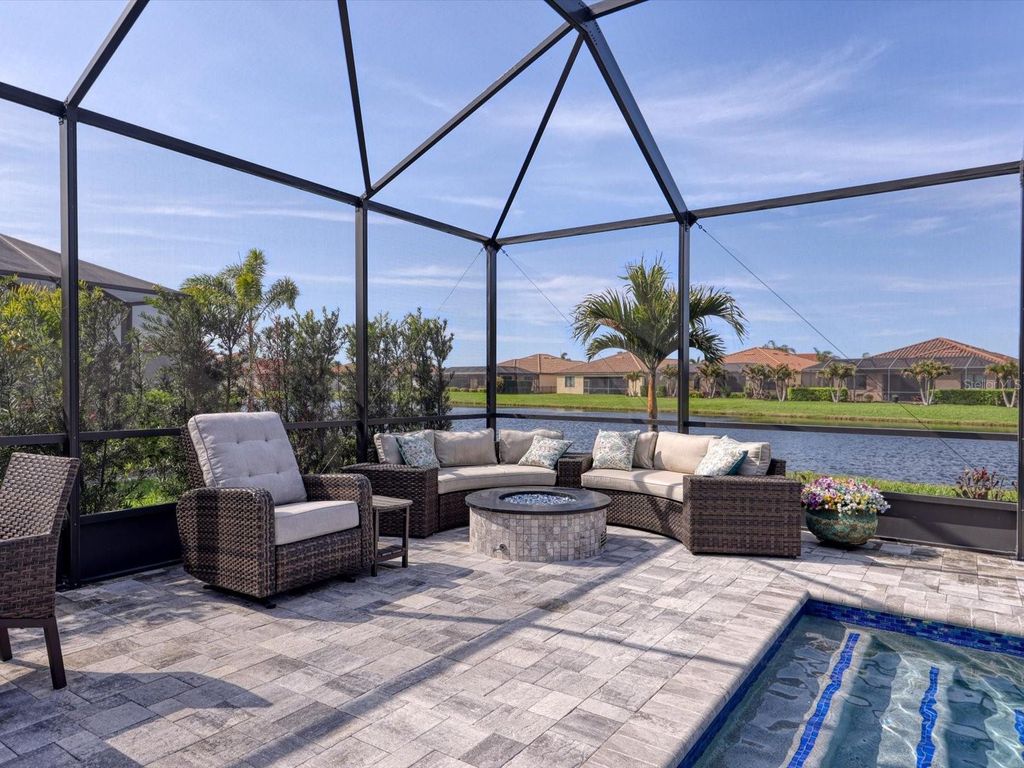 Image 25 of property listing at 13925 GREEN HAMMOCK PLACE, Bradenton, FL 34211