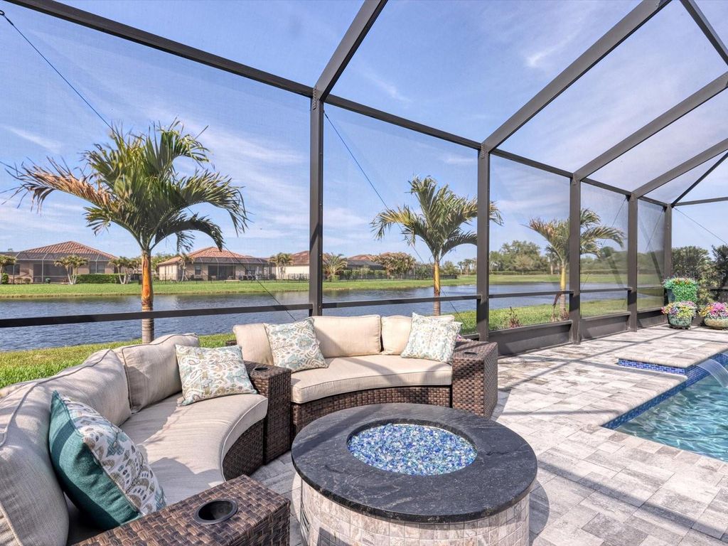 Image 26 of property listing at 13925 GREEN HAMMOCK PLACE, Bradenton, FL 34211