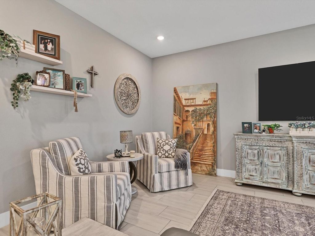 Image 4 of property listing at 13925 GREEN HAMMOCK PLACE, Bradenton, FL 34211