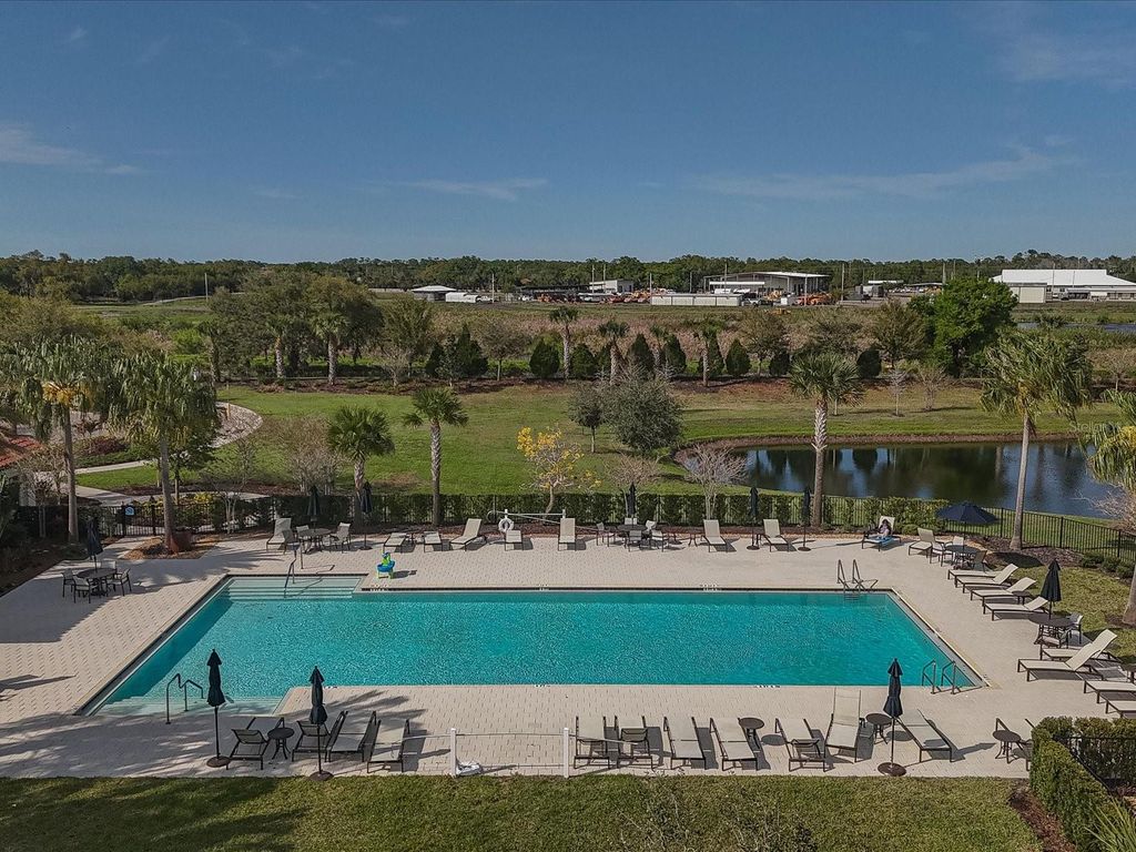 Image 33 of property listing at 13925 GREEN HAMMOCK PLACE, Bradenton, FL 34211