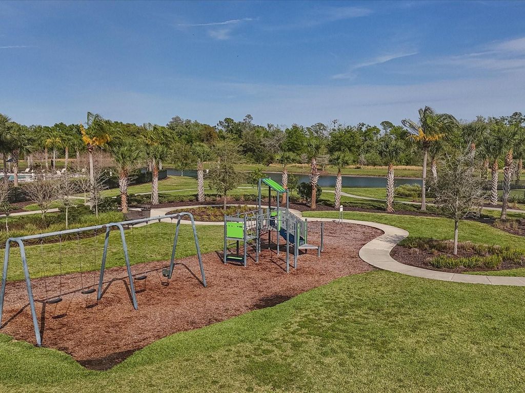 Image 35 of property listing at 13925 GREEN HAMMOCK PLACE, Bradenton, FL 34211