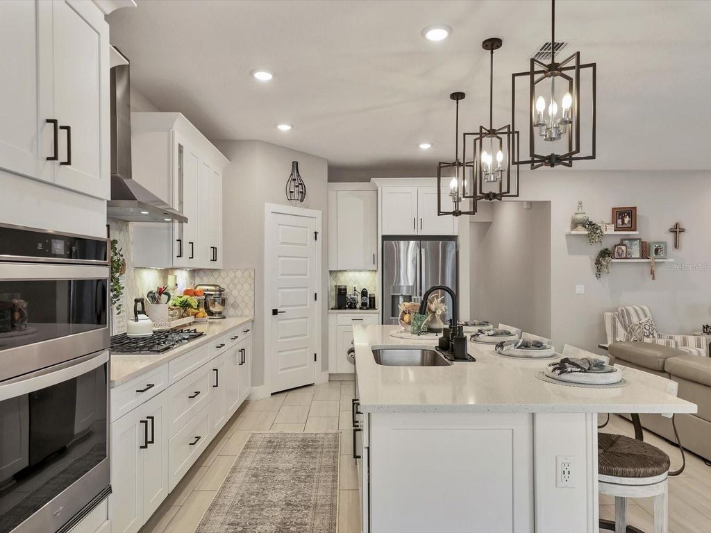 Image 7 of property listing at 13925 GREEN HAMMOCK PLACE, Bradenton, FL 34211