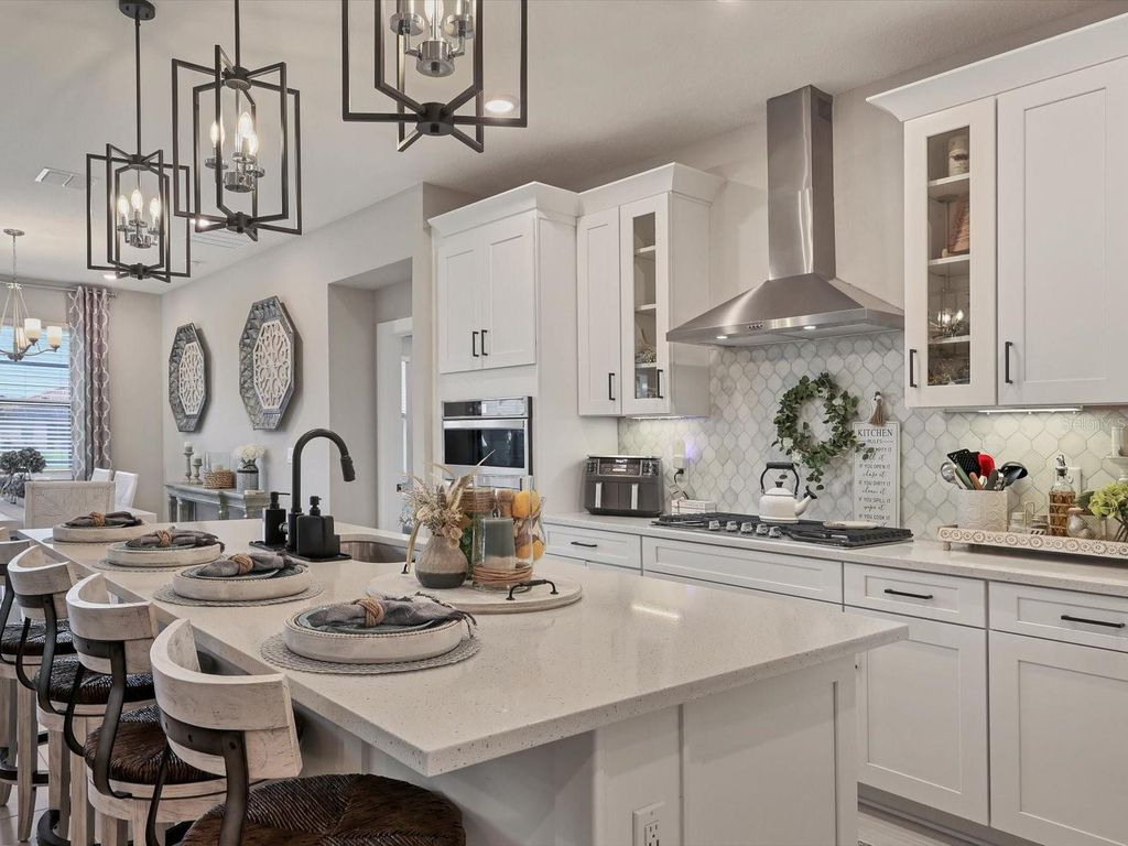 Image 8 of property listing at 13925 GREEN HAMMOCK PLACE, Bradenton, FL 34211