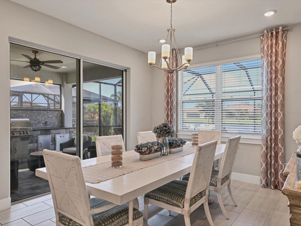 Image 9 of property listing at 13925 GREEN HAMMOCK PLACE, Bradenton, FL 34211