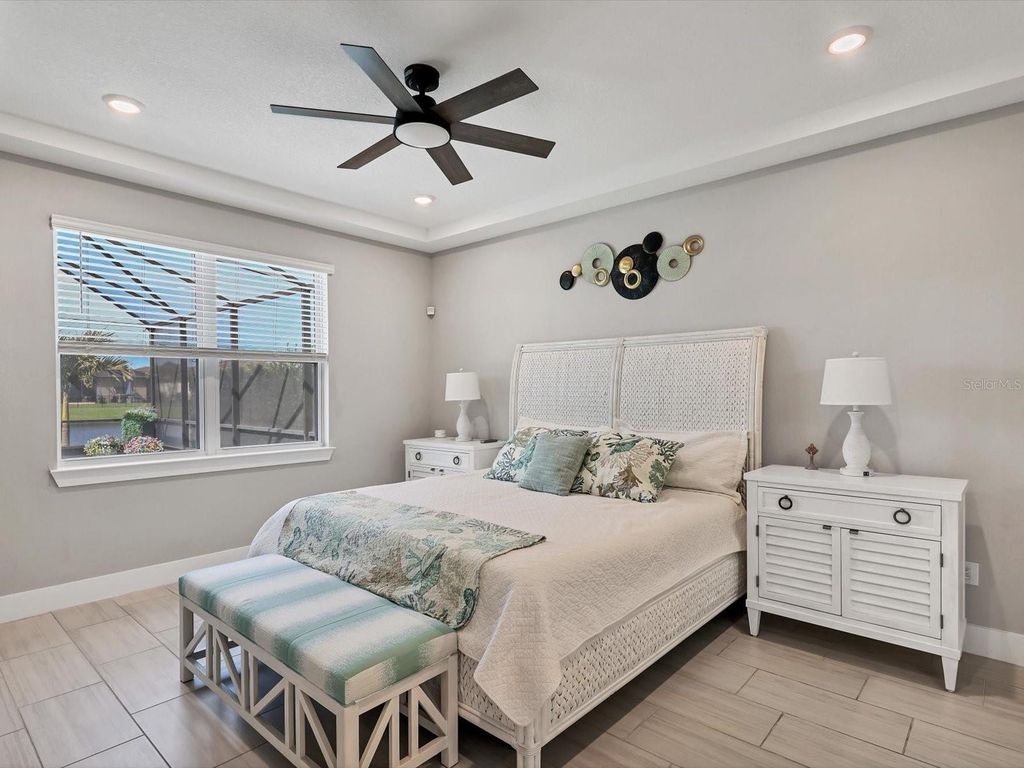 Image 10 of property listing at 13925 GREEN HAMMOCK PLACE, Bradenton, FL 34211