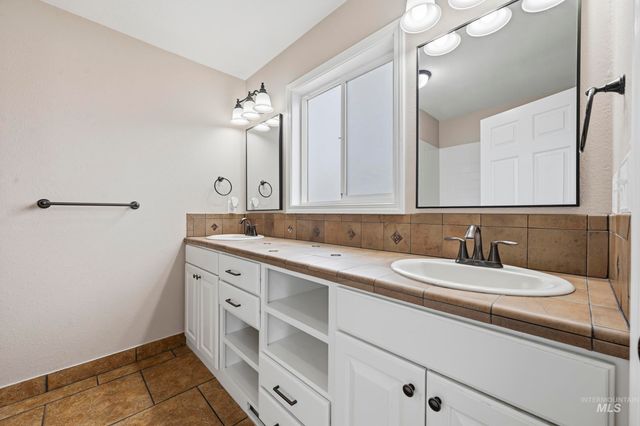 629 Lake Lowell, Nampa, ID 83686