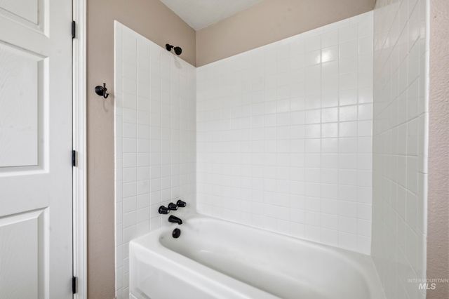 629 Lake Lowell, Nampa, ID 83686