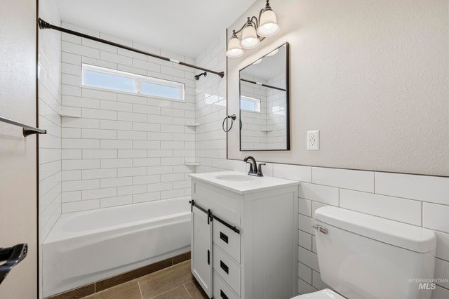 629 Lake Lowell, Nampa, ID 83686