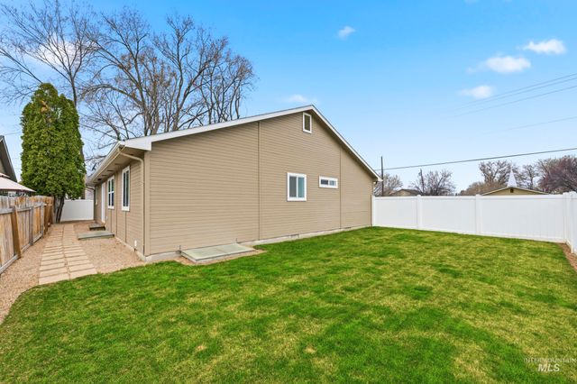 629 Lake Lowell, Nampa, ID 83686