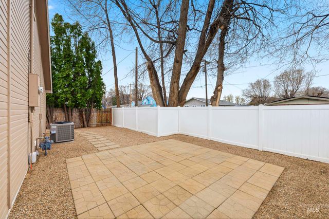 629 Lake Lowell, Nampa, ID 83686