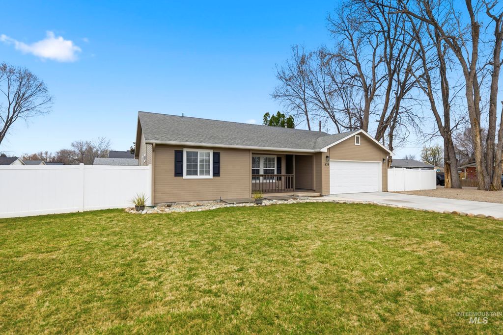 629 Lake Lowell, Nampa, ID 83686