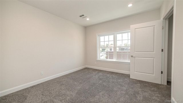 776 Fulton Street 2D, Farmingdale, NY 11735