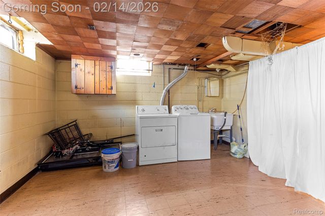 1830 N Gulley Road, Dearborn, MI 48128