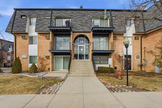2 E Dundee Quarter Drive B201, Palatine, IL 60074