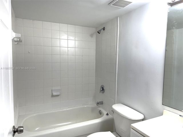 1260 SE 28th Court 104, Homestead, FL 33035