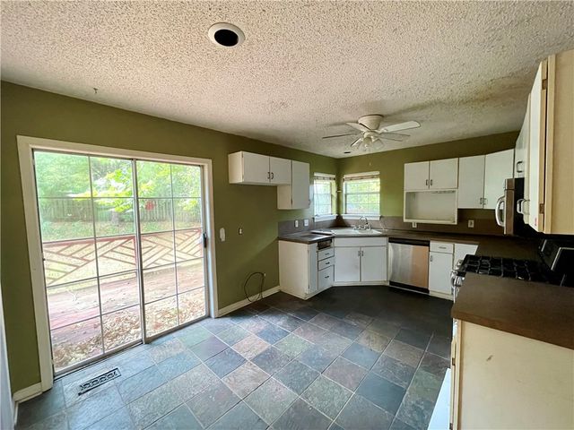 2909 E Setter Street, Fayetteville, AR 72701
