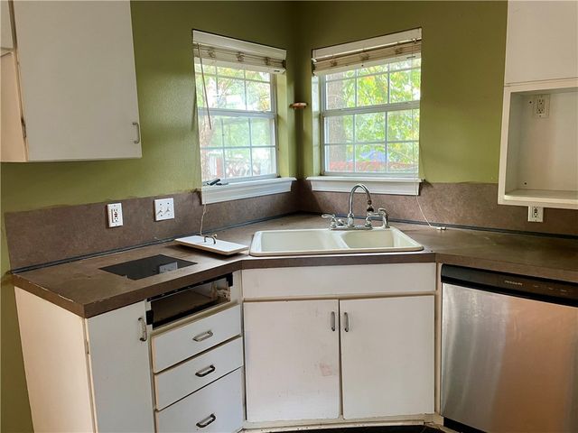 2909 E Setter Street, Fayetteville, AR 72701
