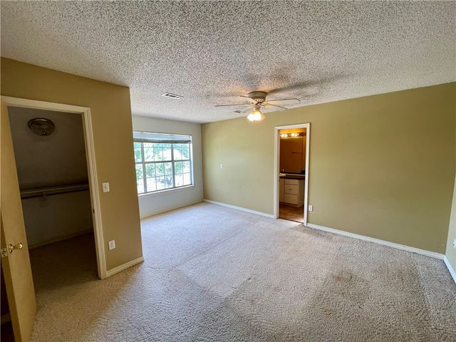 2909 E Setter Street, Fayetteville, AR 72701