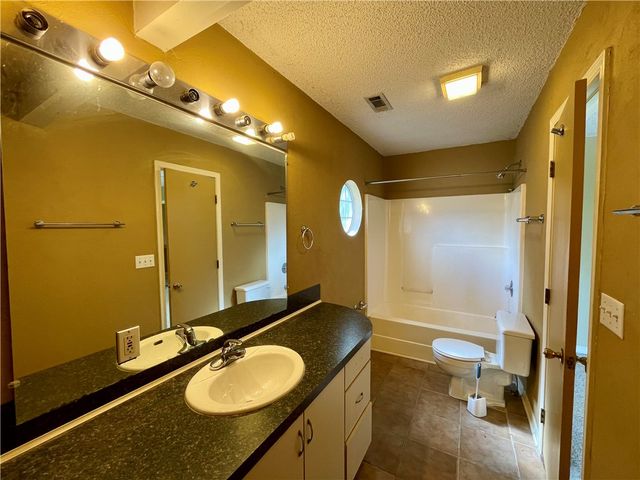 2909 E Setter Street, Fayetteville, AR 72701