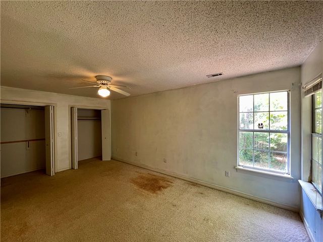 2909 E Setter Street, Fayetteville, AR 72701