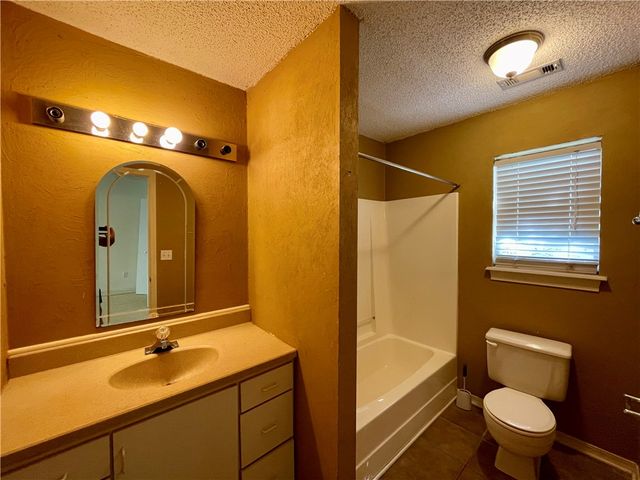 2909 E Setter Street, Fayetteville, AR 72701