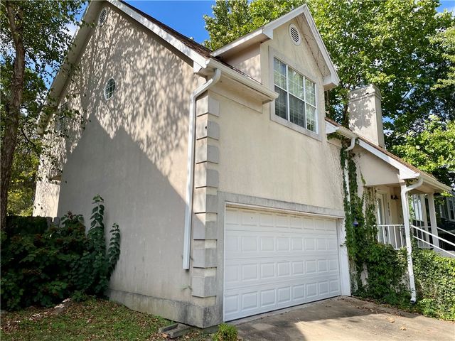 2909 E Setter Street, Fayetteville, AR 72701