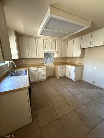 2260 E ave Q4, Palmdale, CA 93550