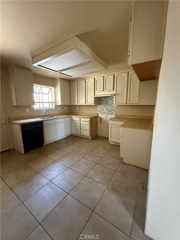 2260 E ave Q4, Palmdale, CA 93550