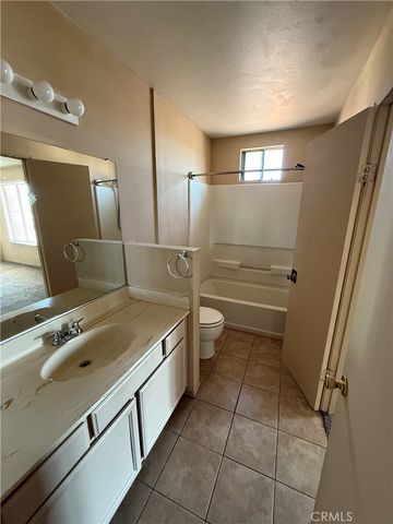 2260 E ave Q4, Palmdale, CA 93550