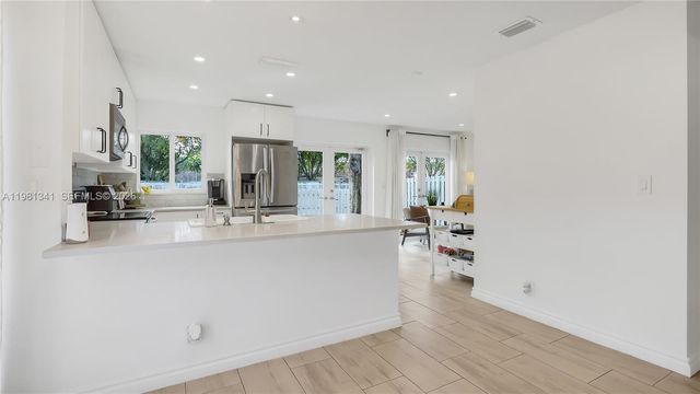 9913 NW 2nd St, Plantation, FL 33324