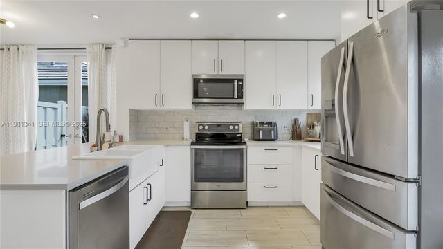 9913 NW 2nd St, Plantation, FL 33324