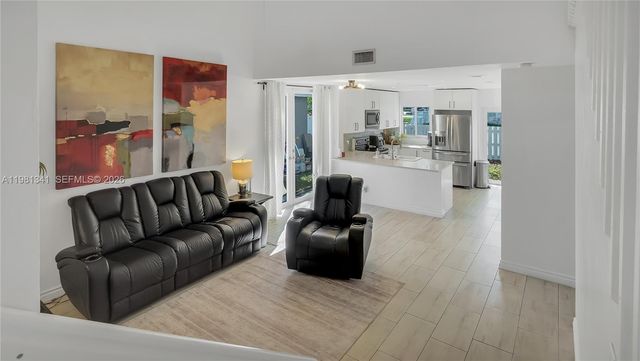 9913 NW 2nd St, Plantation, FL 33324