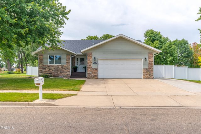 3501 Sandpiper SE, Mandan, ND 58554 property photo