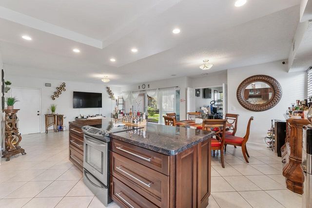 6237 Old Court Road 104, Boca Raton, FL 33433