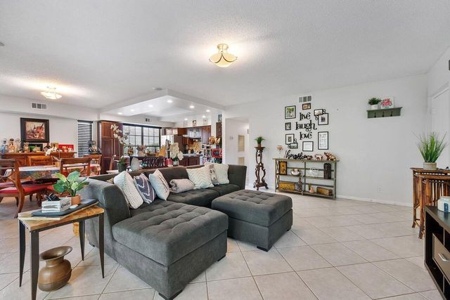 6237 Old Court Road 104, Boca Raton, FL 33433