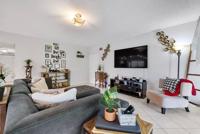 6237 Old Court Road 104, Boca Raton, FL 33433