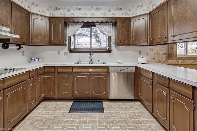 215 Pineburr Road, Greensboro, NC 27455