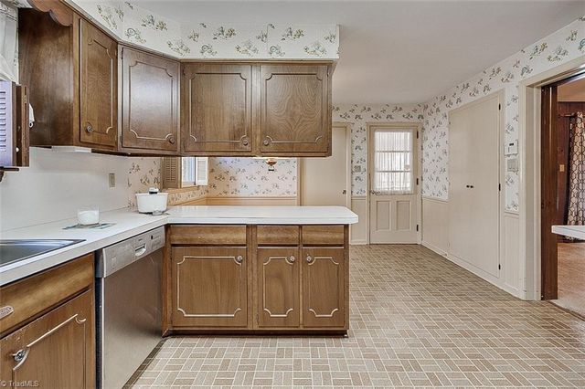 215 Pineburr Road, Greensboro, NC 27455