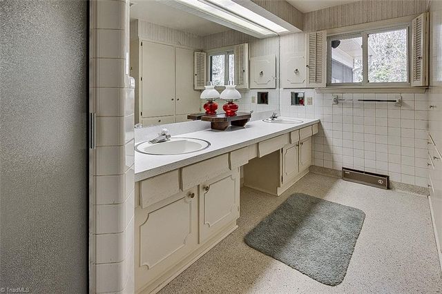 215 Pineburr Road, Greensboro, NC 27455