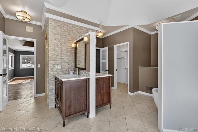 1280 Glen Court, Highland Charter Township, MI 48357