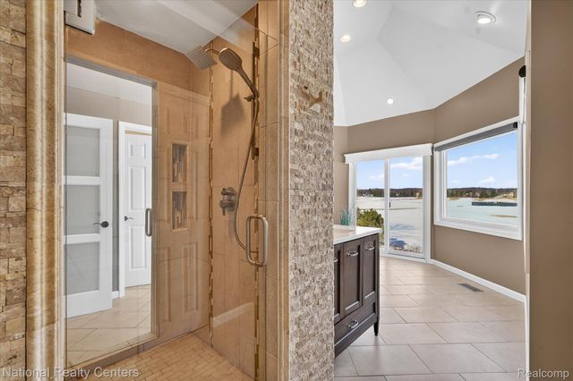 1280 Glen Court, Highland Charter Township, MI 48357