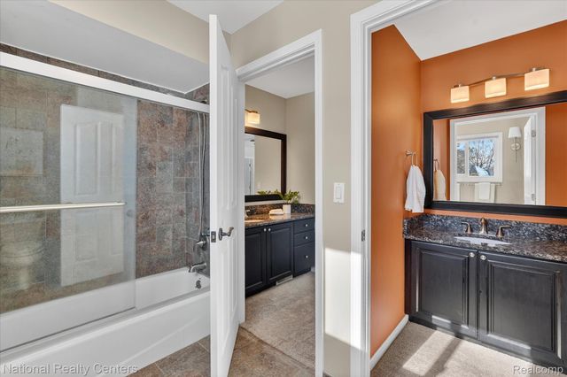 1280 Glen Court, Highland Charter Township, MI 48357