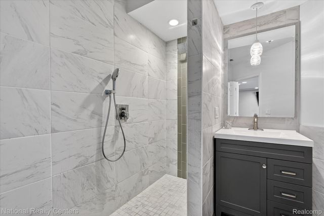 1280 Glen Court, Highland Charter Township, MI 48357