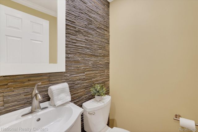 1280 Glen Court, Highland Charter Township, MI 48357