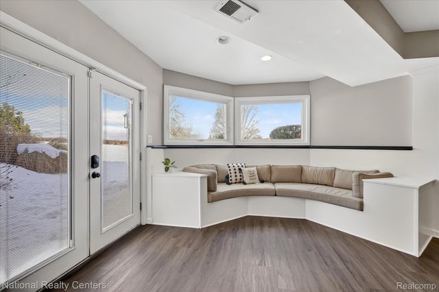 1280 Glen Court, Highland Charter Township, MI 48357