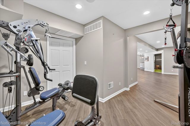 1280 Glen Court, Highland Charter Township, MI 48357