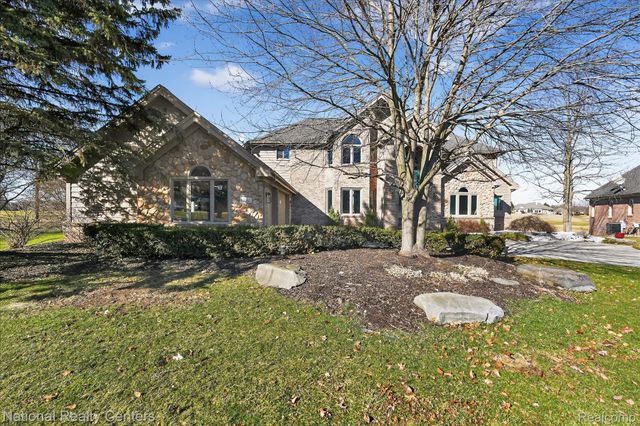 1280 Glen Court, Highland Charter Township, MI 48357