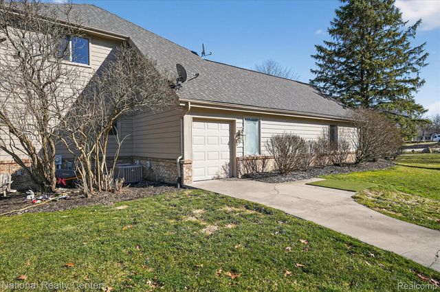 1280 Glen Court, Highland Charter Township, MI 48357