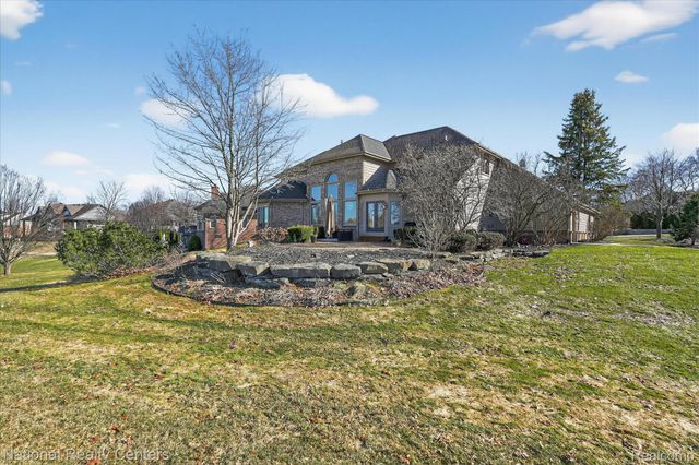 1280 Glen Court, Highland Charter Township, MI 48357