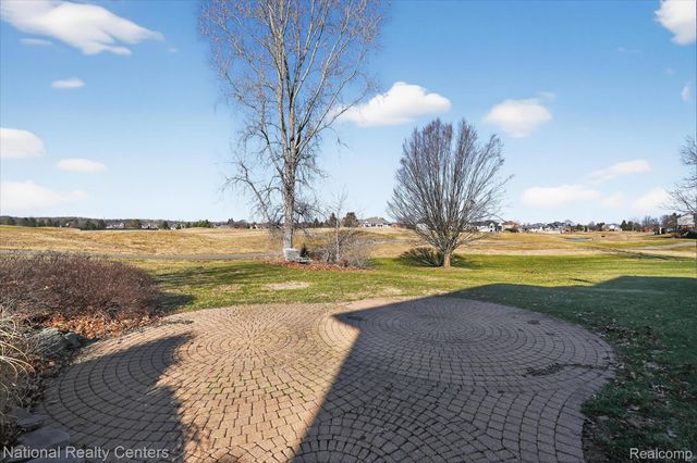 1280 Glen Court, Highland Charter Township, MI 48357